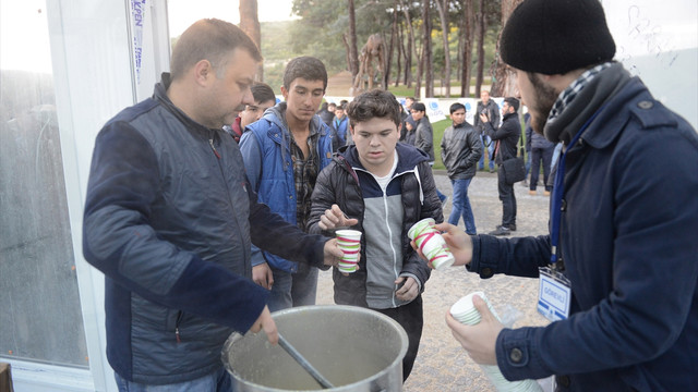 Gençler sabah namazında şehitlikte buluştu