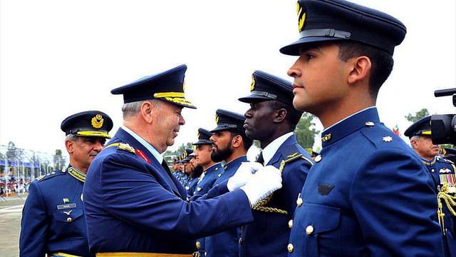 Hava Kuvvetleri Komutanı Orgeneral Ünal Pakistan'da