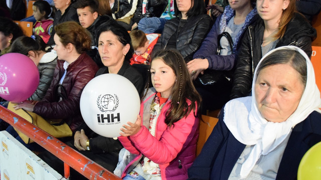 İHH'dan Arnavutluk'taki 3 bin yetime yardım