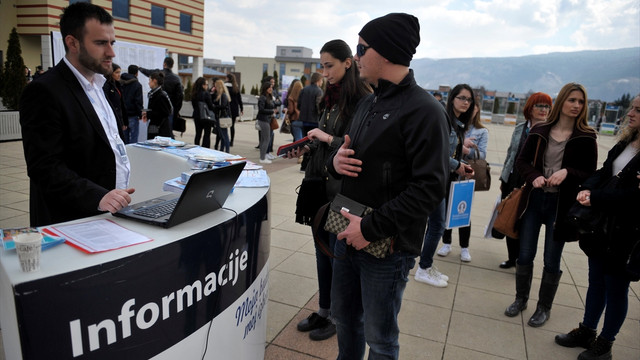 IUS'un bursluluk sınavına yoğun ilgi