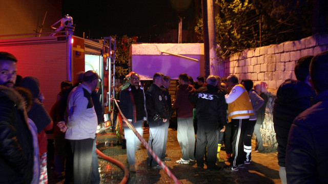 İzmir'de ev yangını: 1 ölü