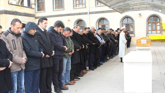Kalp krizi geçiren 18 yaşındaki genç, hayatını kaybetti