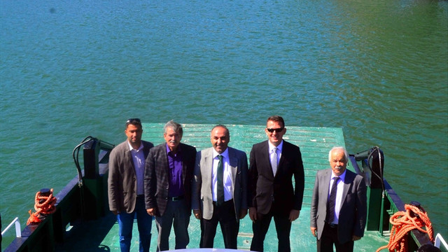 Kanalın iki yakası feribotla buluştu