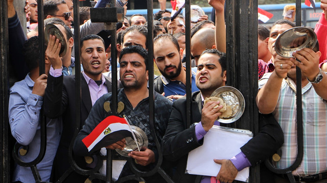 Mısır'da parlamento önünde gösteri