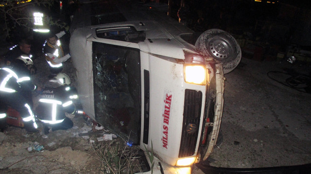 Muğla'da yolcu minibüsü devrildi: 14 yaralı