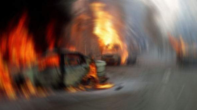 Şanlıurfada askeri aracın geçişi sırasında yaşanan patlamada 3 asker yaralandı