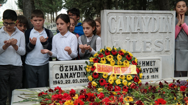 Özhan Canaydın kabri başında anıldı