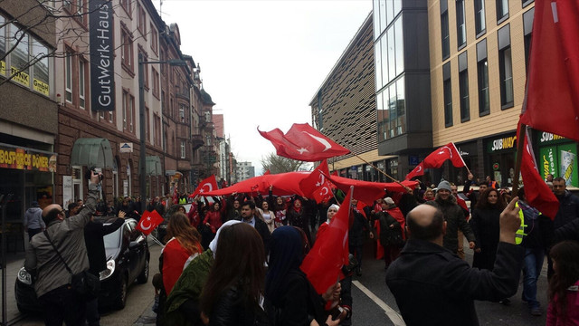 PKK'lılar teröre tepki için yürüyenlere saldırdı