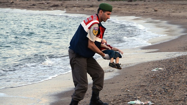 Aylan Kurdi davasında sanıklar yalnızca göçmen kaçakçılığından ceza alacak!