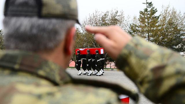 Şehit geçici köy korucusu için tören