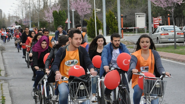 Şehitler için pedal çevirdiler