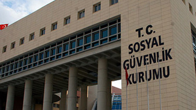 İzmirde FETÖ soruşturması kapsamında SGK İzmir İl Müdürü gözaltına alındı