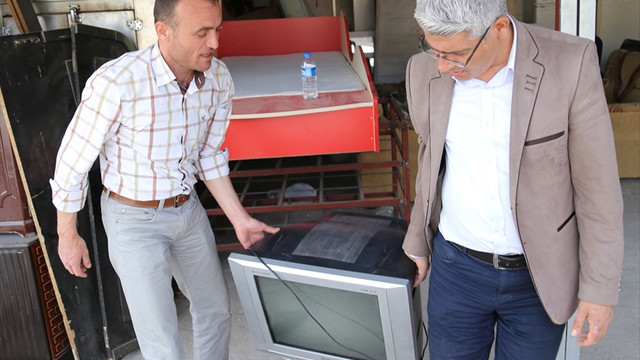 Suriyeli ailelere şefkat ellerini uzatıyorlar