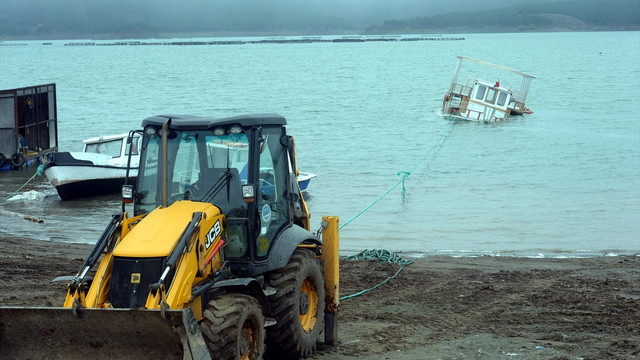 Tokat'ta gezi teknesi battı