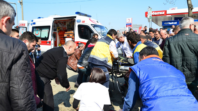 GÜNCELLEME - Trabzon'da kamyon yayalara çarptı: 2 ölü
