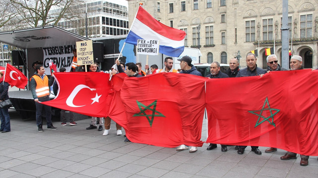 Terör saldırıları Hollandada protesto edildi