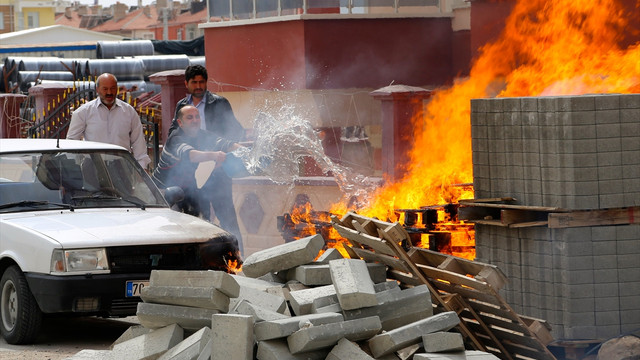 Yangına kova ve leğenle müdahale