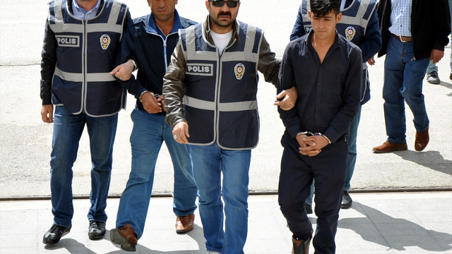 10 yaşındaki çocuğu dolandırdılar