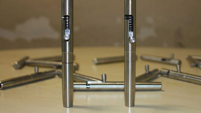 Bursada kalem şeklinde suikast silahları ele geçirildi