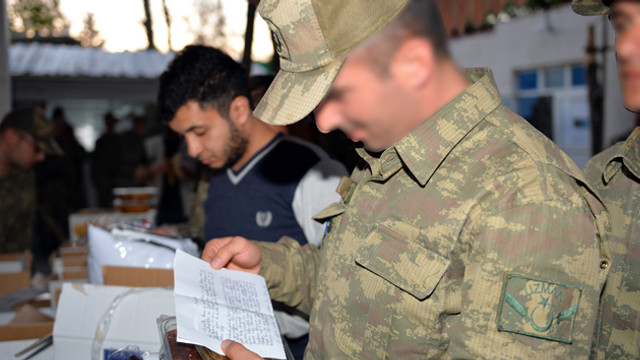 Askerlere moral desteği