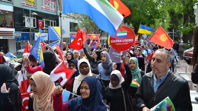 23 Nisan Uluslararası Çocuk Şenliği kortej yürüyüşü