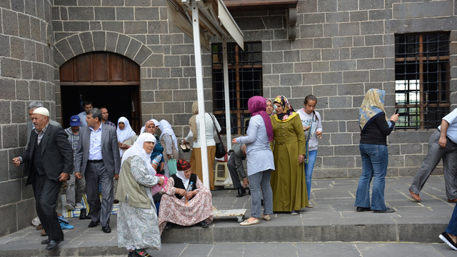 27 sahabenin metfun olduğu camiye yoğun ilgi