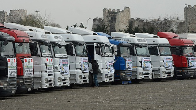 Niğdeden sığınmacılara 27 TIR yardım