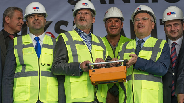 - AB Komisyonu Üyesi Hahn, Şanlıurfa'da: