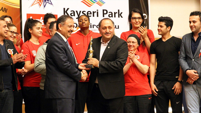 Abdullah Gül Üniversitesi'ne yılın takımı ödülü