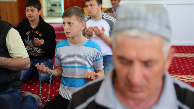 Ahıska Türkleri, Üzümlü'de ilk cuma namazını kıldı