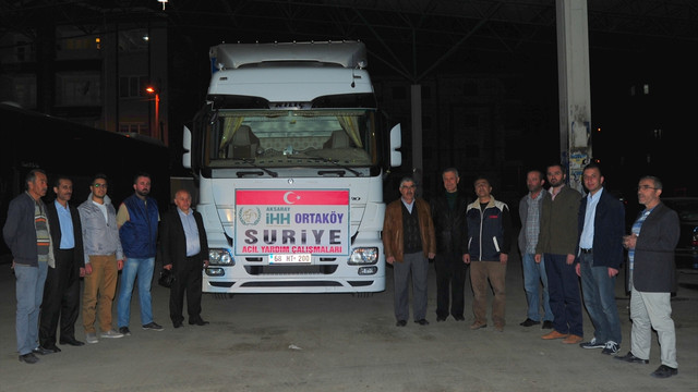 Aksaray'dan Suriye'ye kıyafet ve gıda yardımı