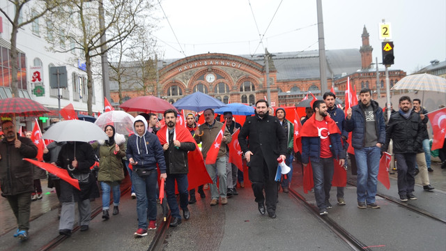 Almanya'da teröre karşı birlik yürüyüşü