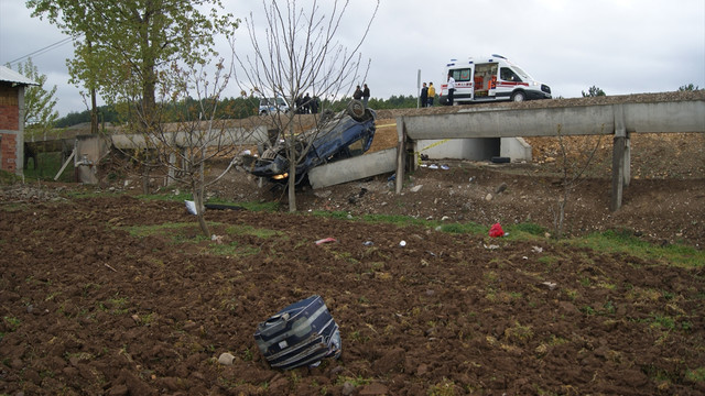 Amasya'da otomobil şarampole devrildi: 1 ölü, 2 yaralı
