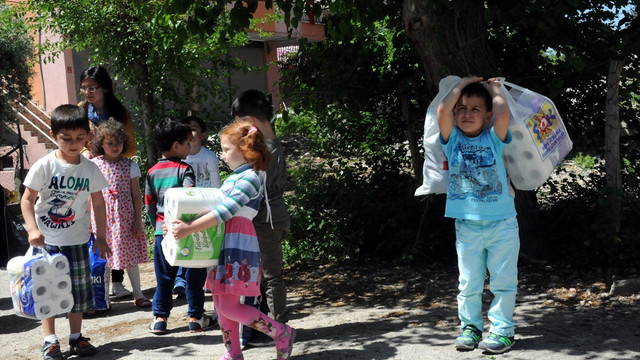 Anaokulu öğrencilerinden Suriyeli çocuklara hediye