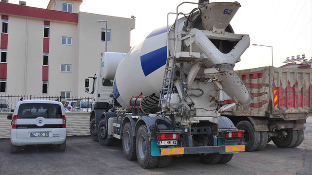 Antalya'da beton mikseri çocuklara çarptı: 1 ölü, 1 yaralı