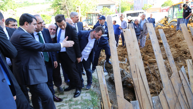 Arnavutköy'de inşaatta toprak kayması