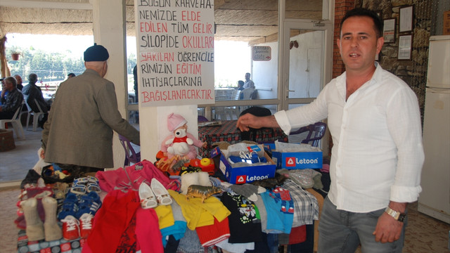 Aydınlı kahvehane sahibinden Silopili öğrencilere yardım