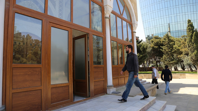 Azerbaycan'daki Şehitler Camisi yeniden ibadete açıldı