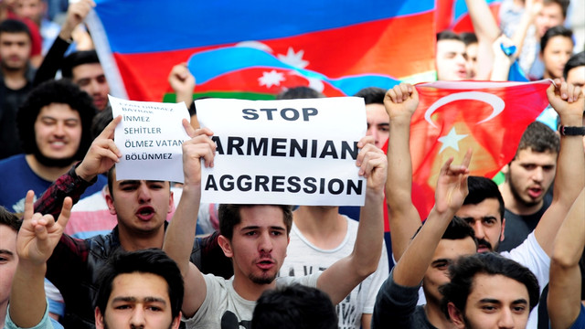 Azerbaycanlı öğrencilerden ülkelerine destek yürüyüşü