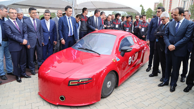 Bakan Tüfekci  Pehlivan Elektrakı Balkan turuna uğurladı