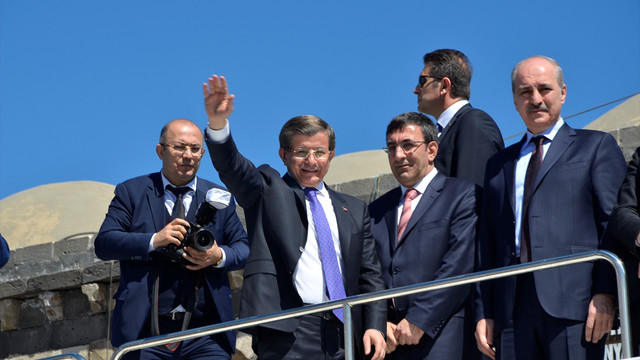 Başbakan Davutoğlu Diyarbakır'da