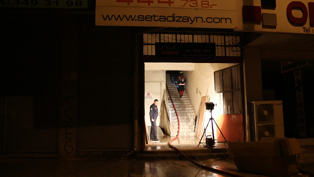 Ankarada mobilya atölyesinde çıkan yangın paniğe neden oldu