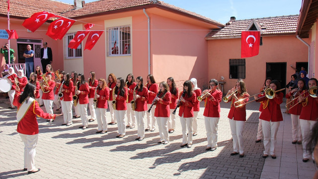 Bayramı 800 kilometre uzaktaki köyde kutladılar