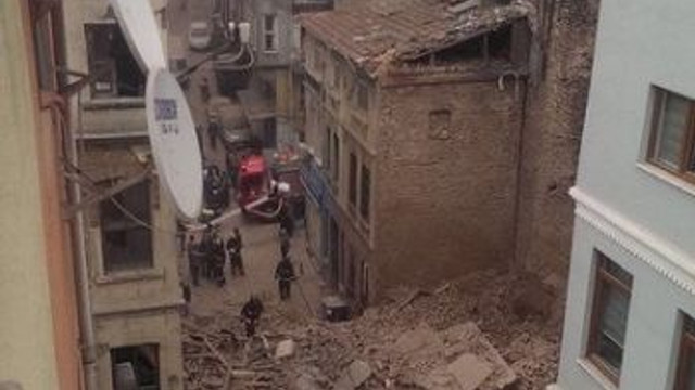 İstanbulun gözde semtlerinden olan Beyoğlunda 5 katlı bina çöktü