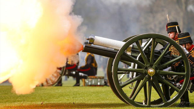 Birleşik Krallık, Kraliçe II. Elizabeth'in 90. yaş gününü kutluyor