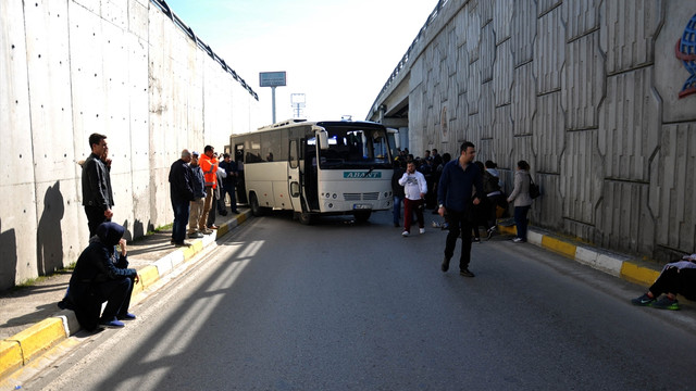 Bolu'da işçi servisi devrildi