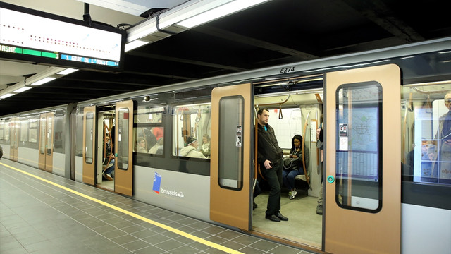 Brükselde 32 kişinin öldüğü metro istasyonu yeniden açıldı