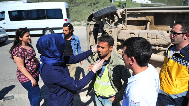 Bursa'da minibüs ile tır çarpıştı: 6 yaralı