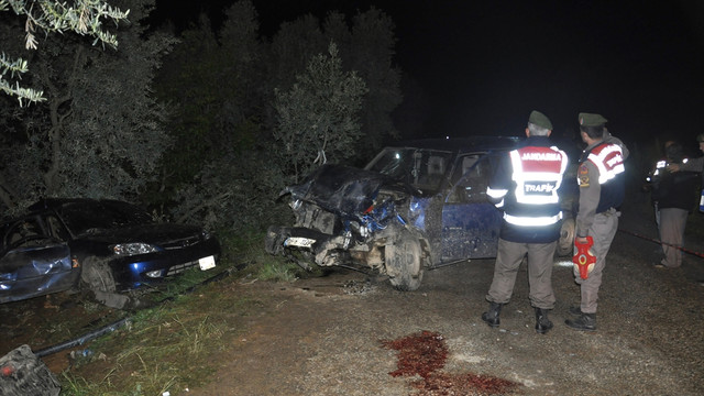 Bursa'da trafik kazası: 3 ölü, 2 yaralı