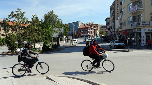 Cumhurbaşkanına teşekkür için pedal çeviren Suriyeli aile